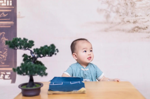 辽源怀孕肚子中间凹两边凸